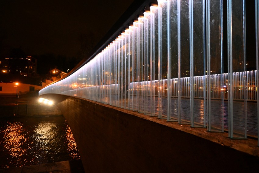 06 silta-yli-joen.jpg