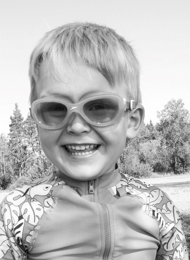 08 iloinen-uimalasipoika.jpg